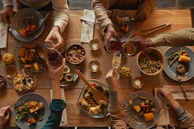 People gather for Thanksgiving dinner. (iStock)